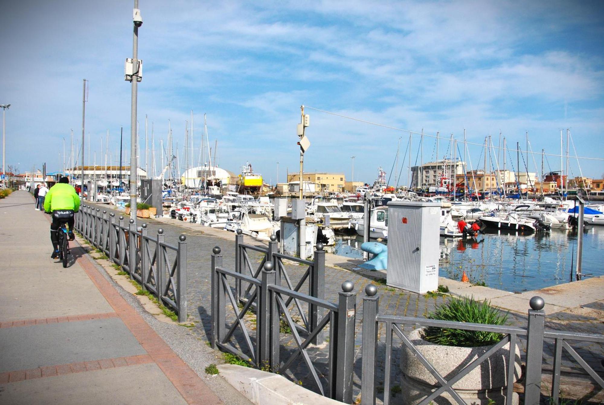Alloggio Di Giorgia Fiumicino Luaran gambar