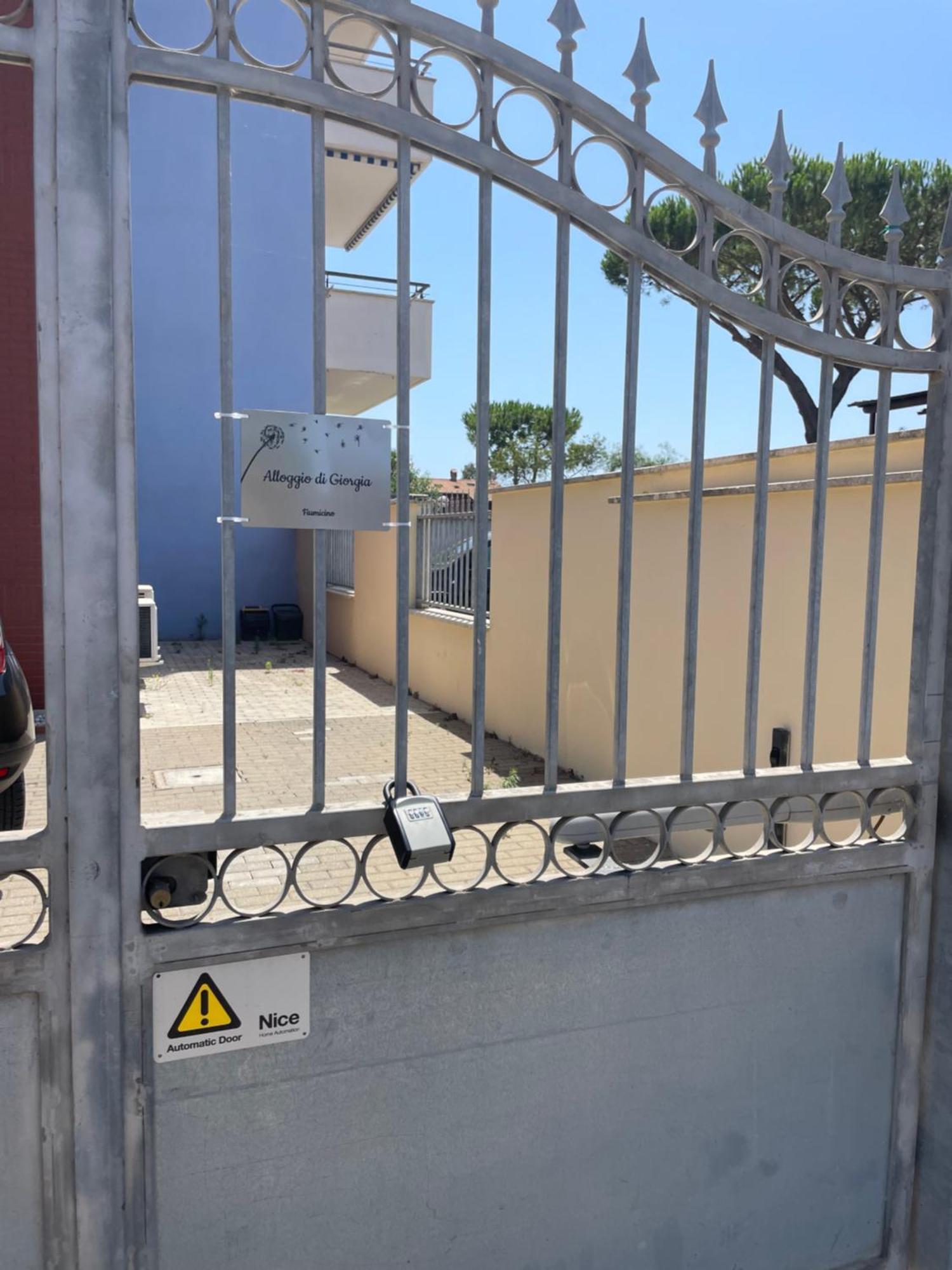 Alloggio Di Giorgia Fiumicino Luaran gambar